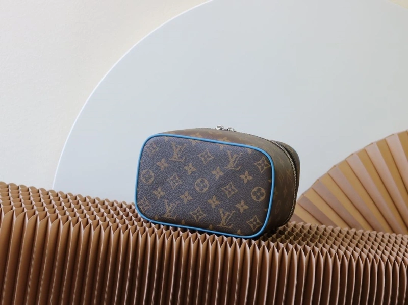 LV Cosmetic Bags 4233A-0301