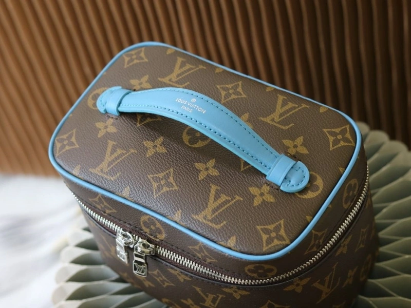LV Cosmetic Bags 4233A-0301