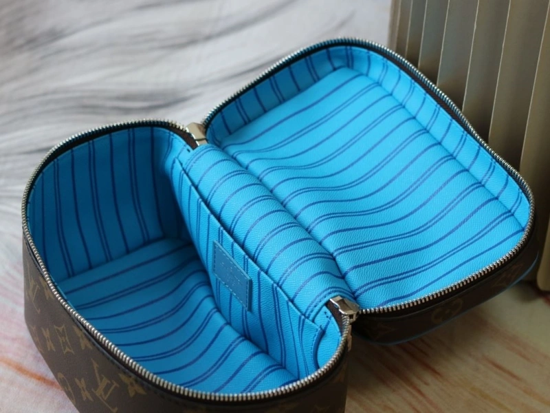LV Cosmetic Bags 4233A-0301