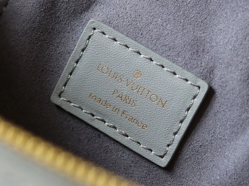 LV Cosmetic Bags 4233A-0328