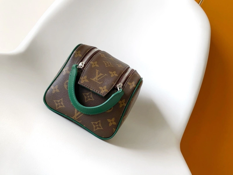 LV Cosmetic Bags 4233A-1567