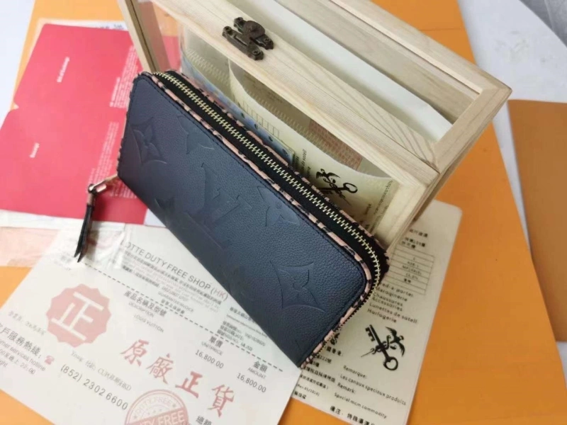 LV Clutch Bags 4233A-1981