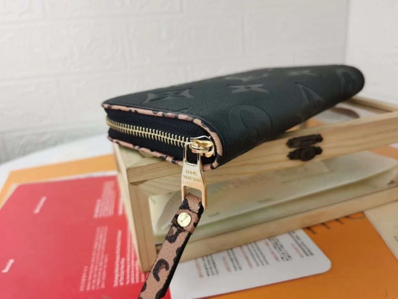 LV Clutch Bags 4233A-1981