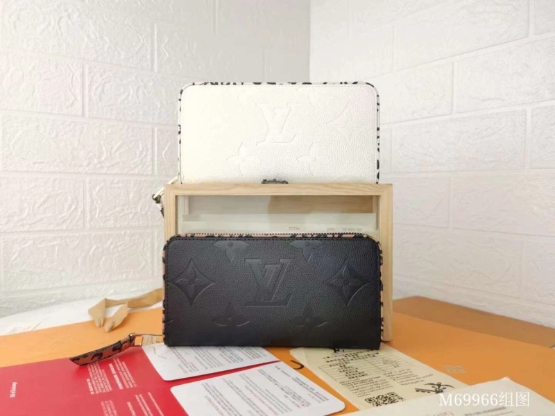 LV Clutch Bags 4233A-1981