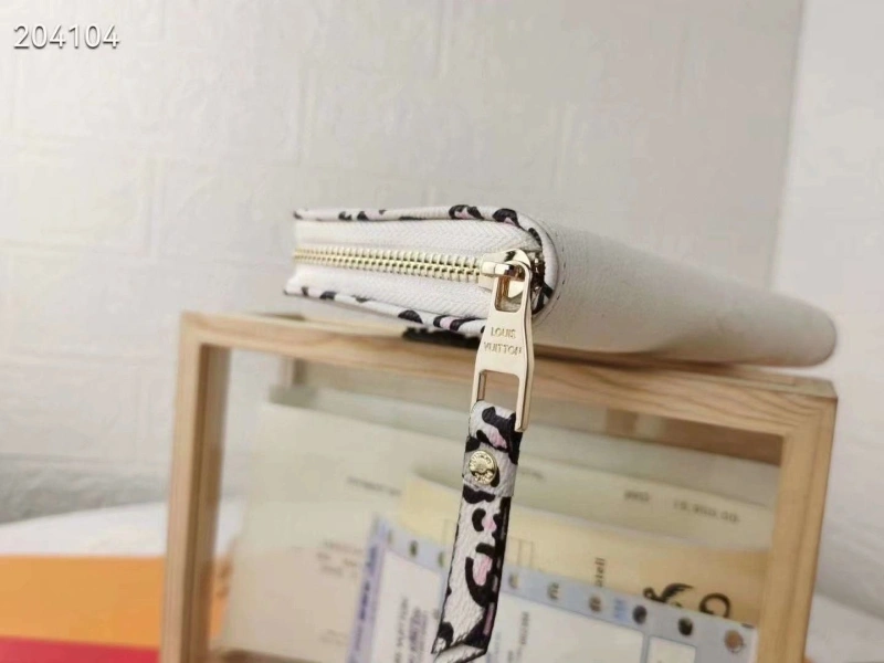 LV Clutch Bags 4233A-1982