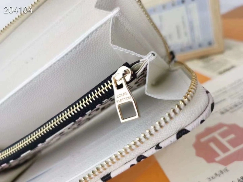 LV Clutch Bags 4233A-1982