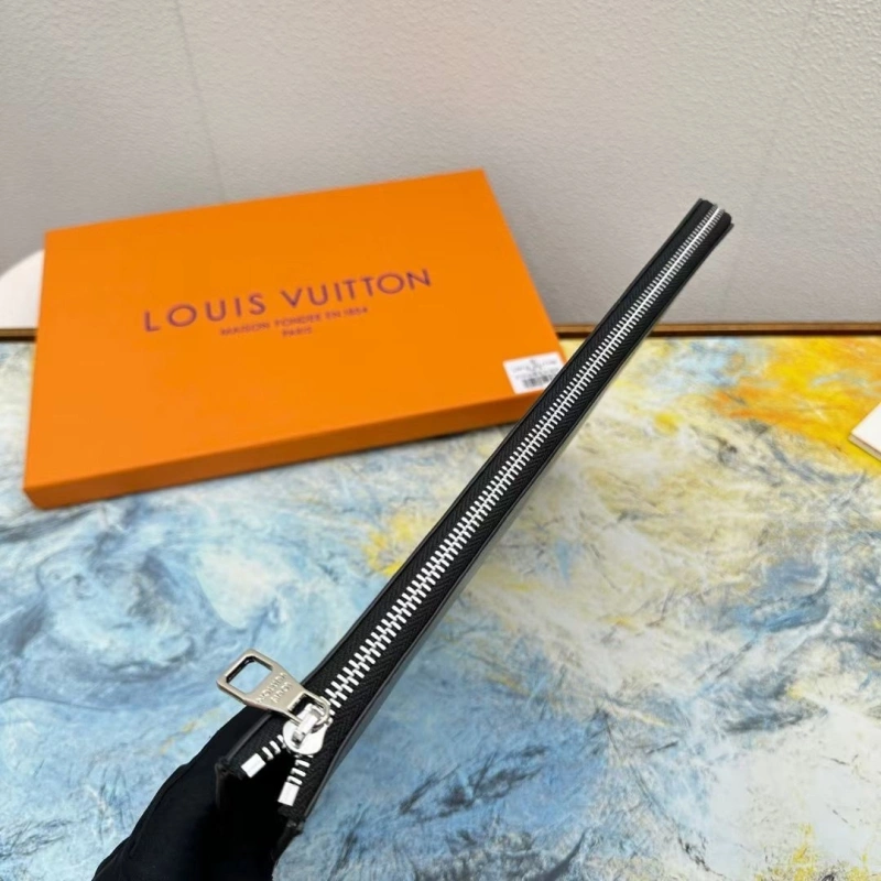 LV Clutch Bags 4233A-2017