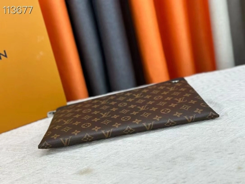 LV Clutch Bags 4233A-2018