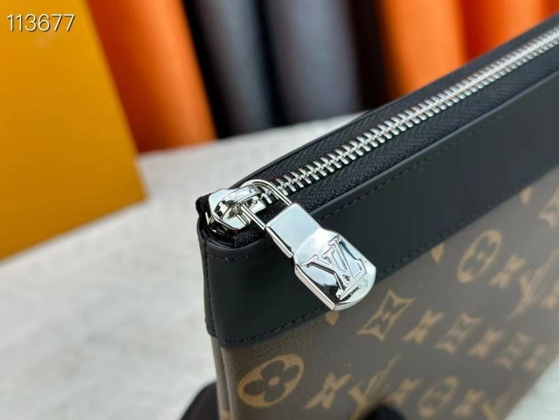 LV Clutch Bags 4233A-2018