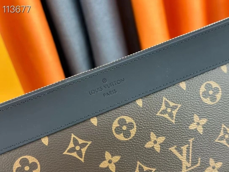LV Clutch Bags 4233A-2018