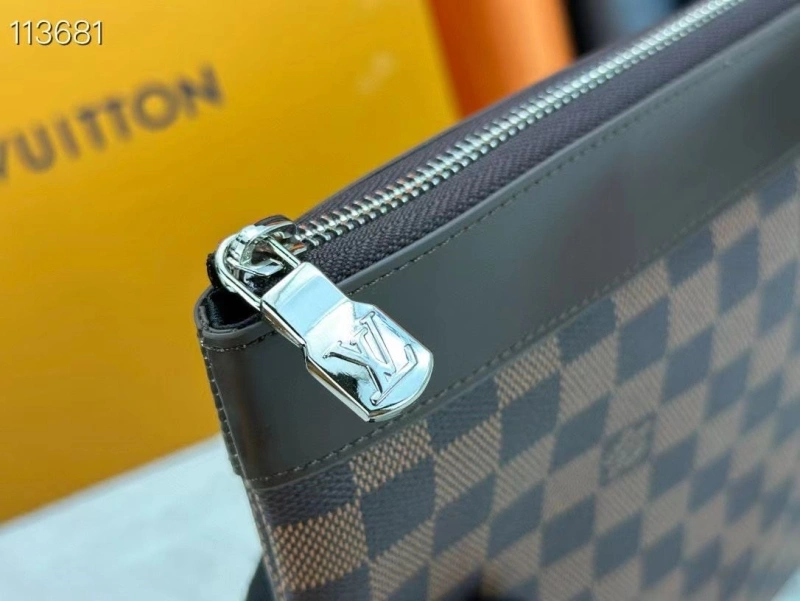 LV Clutch Bags 4233A-2020