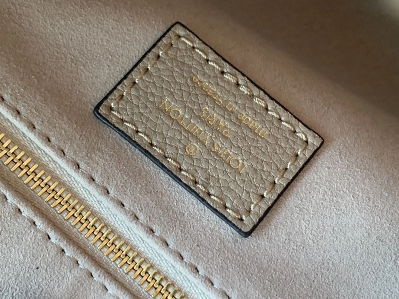 LV Shopping Bags 4233G-0081
