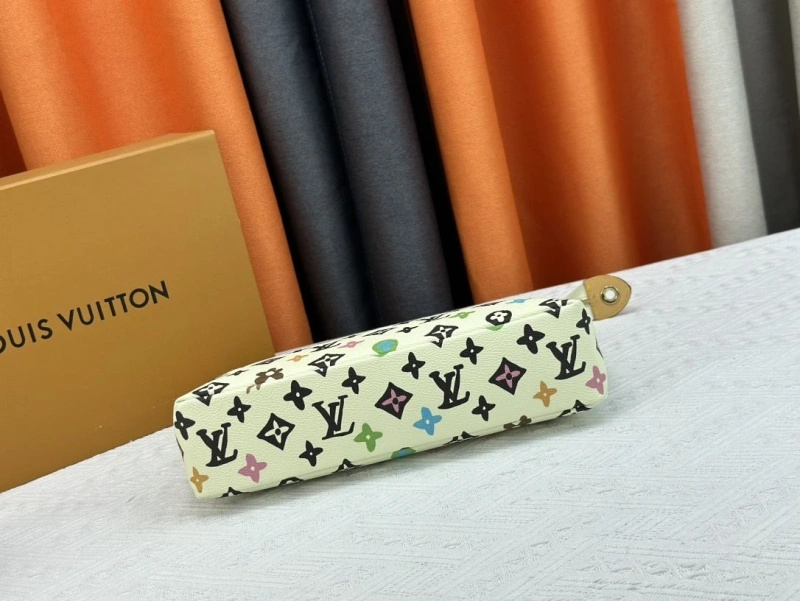 LV Wallets 4233G-0395