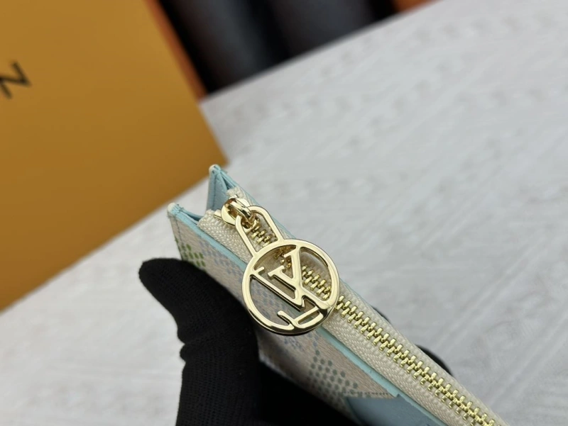 LV Wallets 4233G-0421