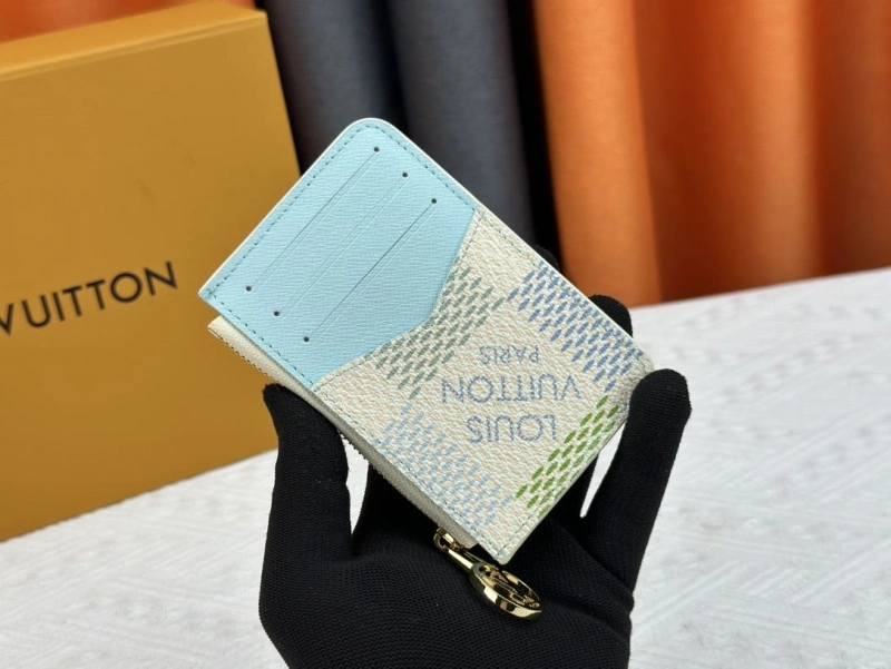 LV Wallets 4233G-0421