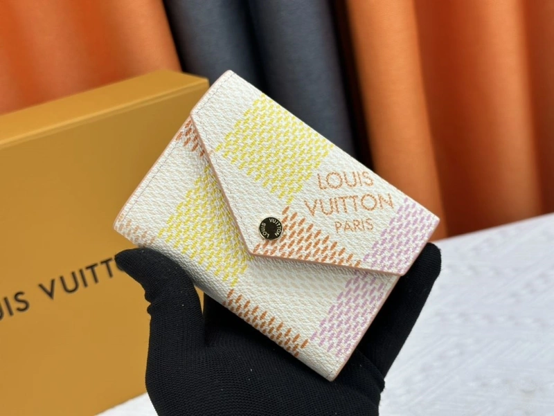 LV Wallets 4233G-0422