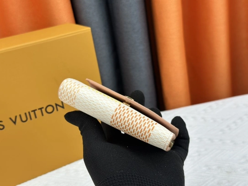 LV Wallets 4233G-0422
