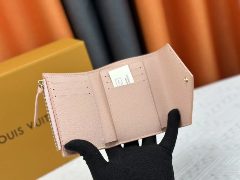 LV Wallets 4233G-0422