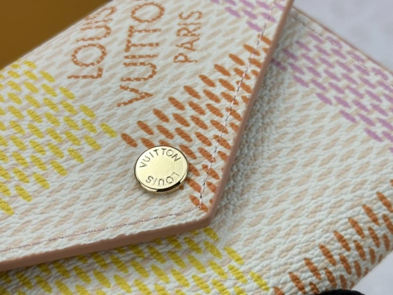 LV Wallets 4233G-0422