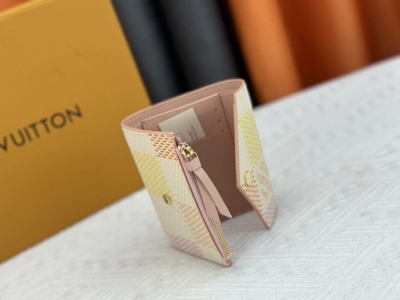 LV Wallets 4233G-0422