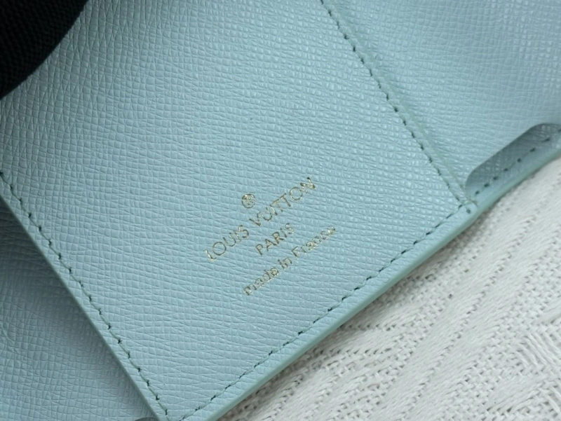 LV Wallets 4233G-0423