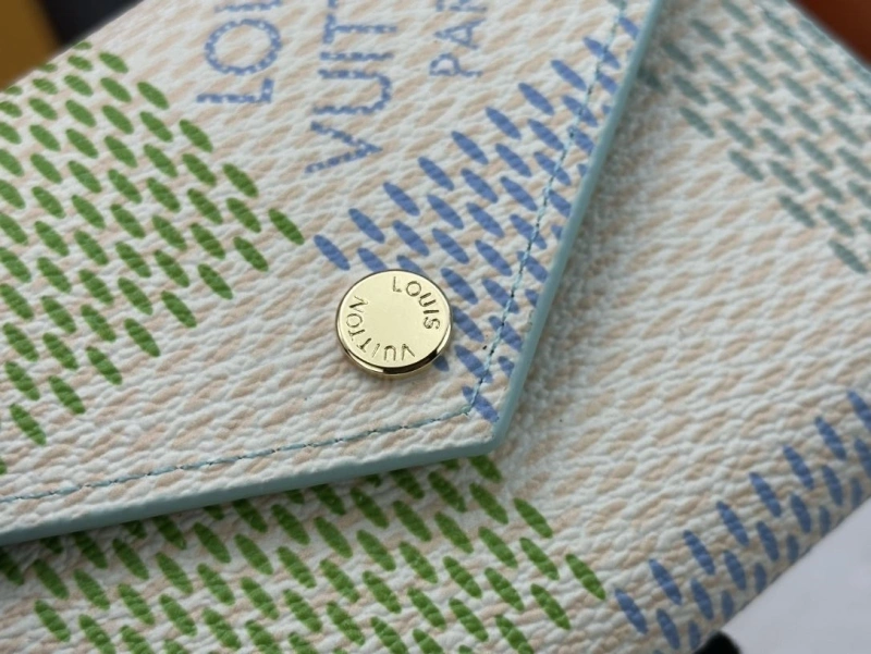 LV Wallets 4233G-0423