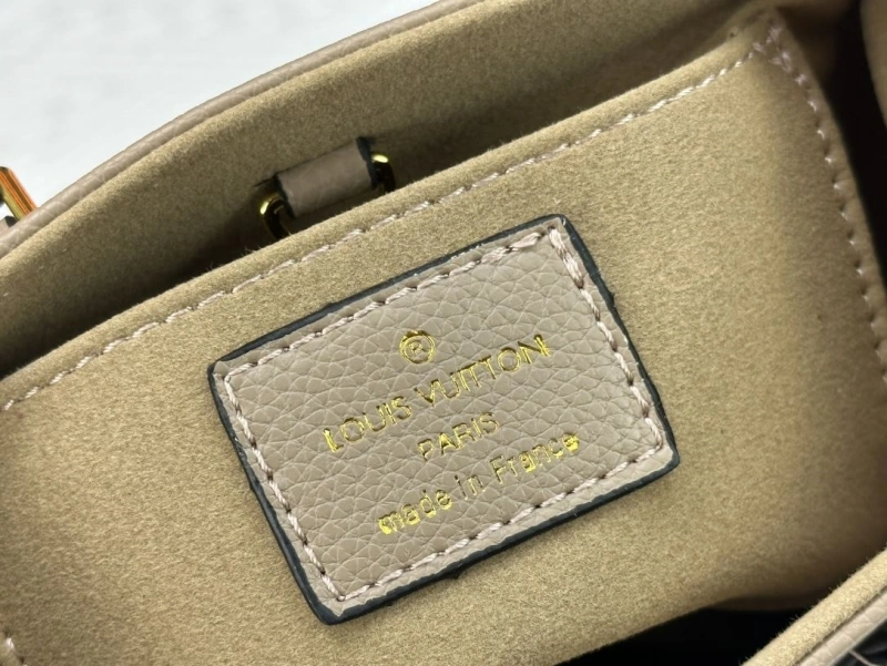 LV Shopping Bags 4233G-0462
