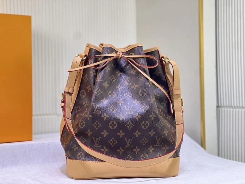 LV Bucket Bags 4233G-0490
