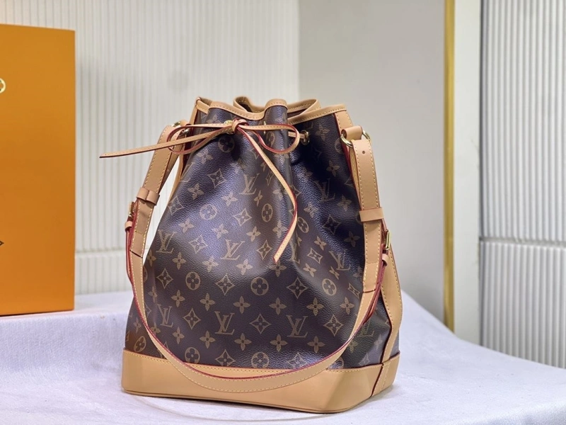 LV Bucket Bags 4233G-0490