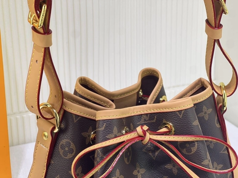 LV Bucket Bags 4233G-0490