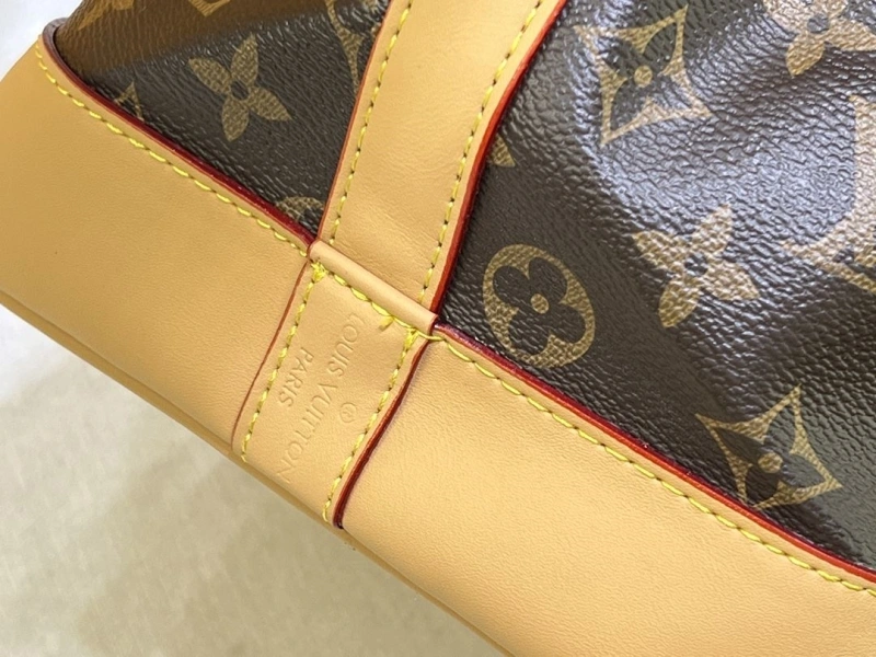 LV Bucket Bags 4233G-0490