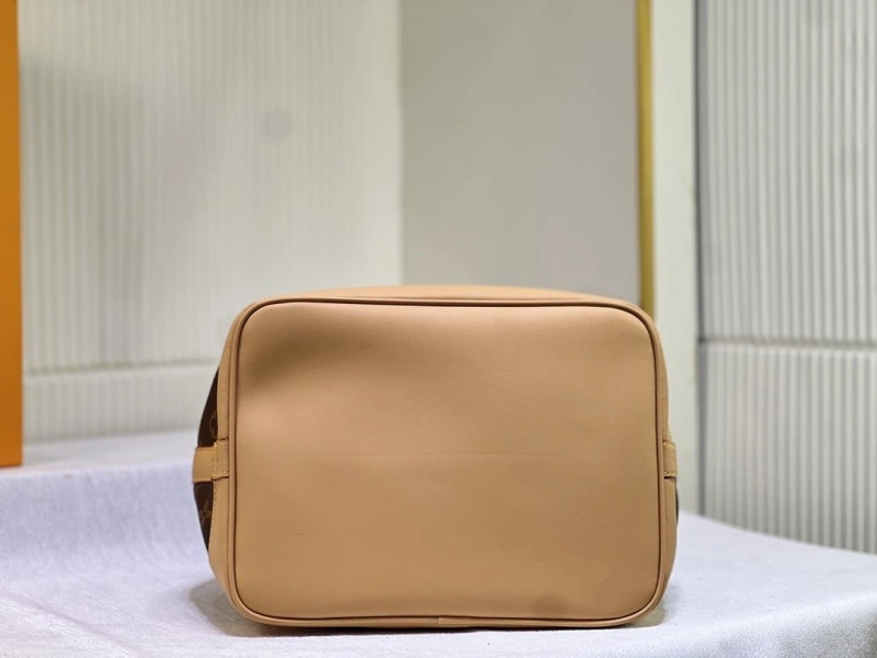 LV Bucket Bags 4233G-0490