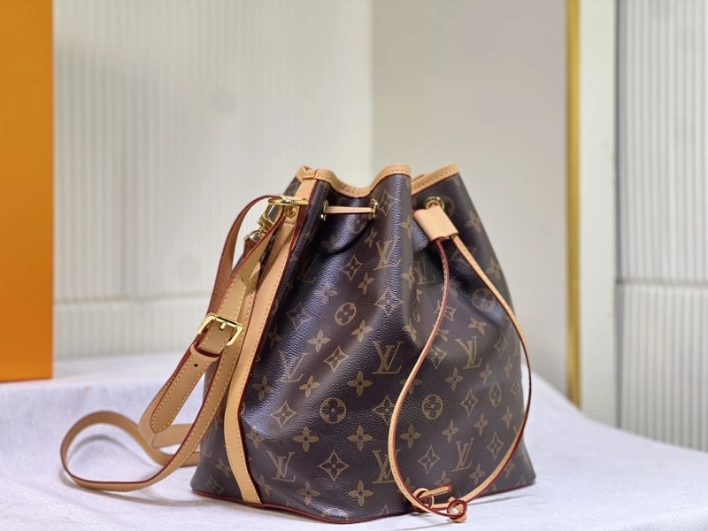 LV Bucket Bags 4233G-0491