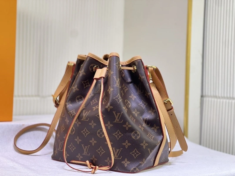 LV Bucket Bags 4233G-0491
