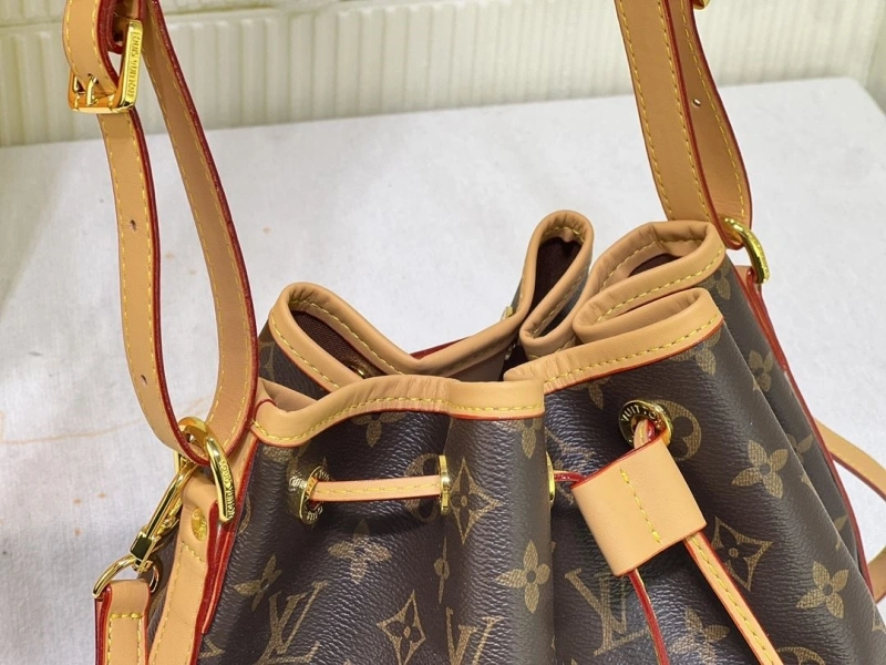 LV Bucket Bags 4233G-0491