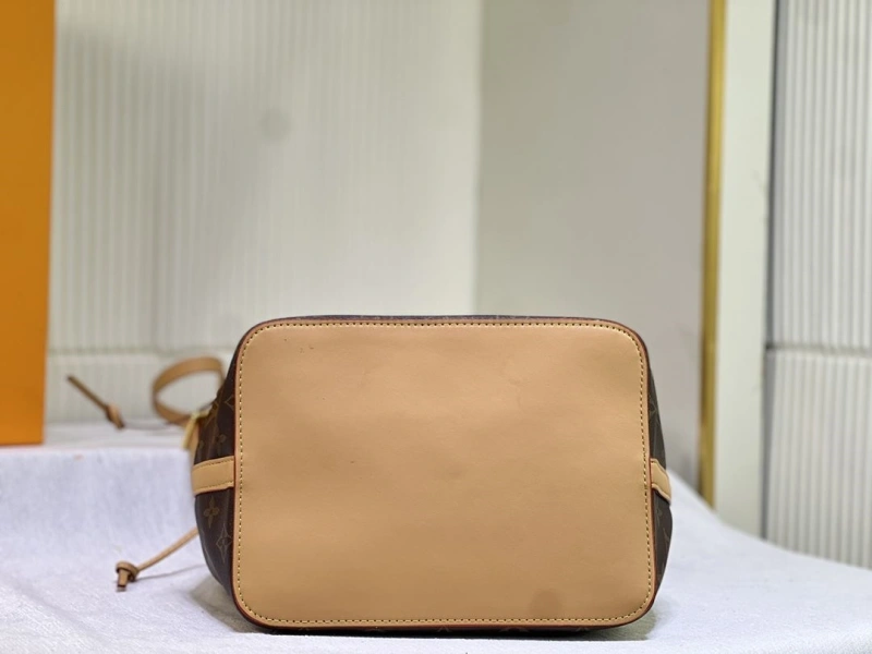 LV Bucket Bags 4233G-0491