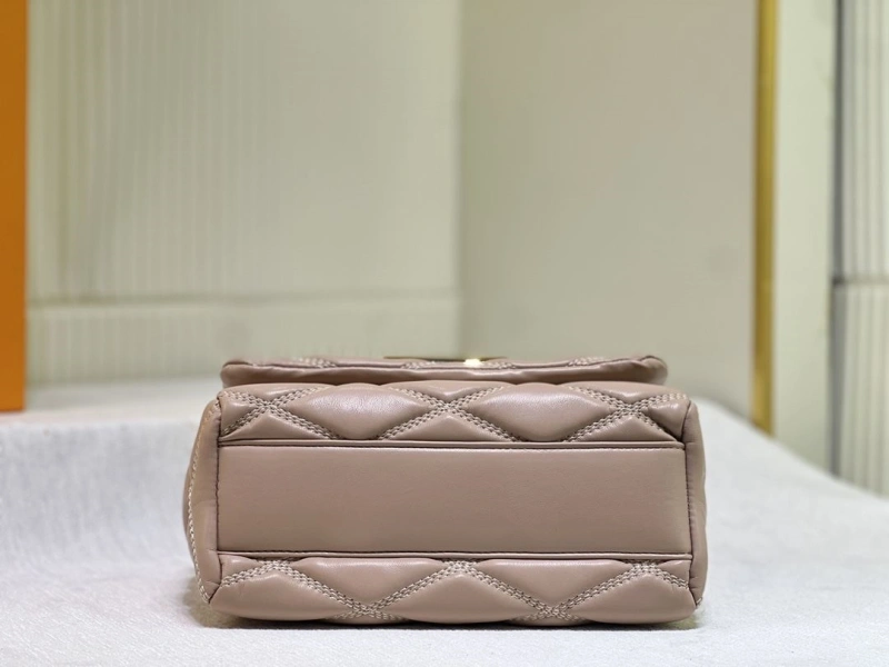 lv twist De*1m bags 4233g-0506