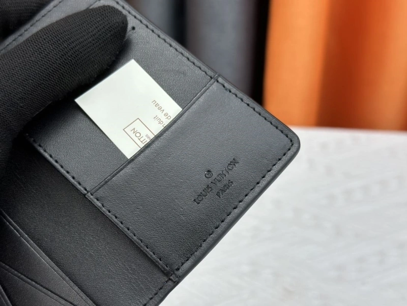 LV Wallets 4233G-0564