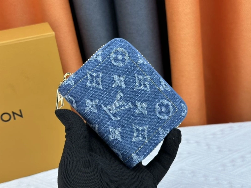 LV Wallets 4233G-0567