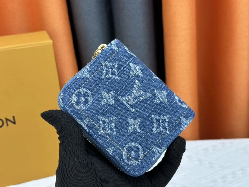 LV Wallets 4233G-0567