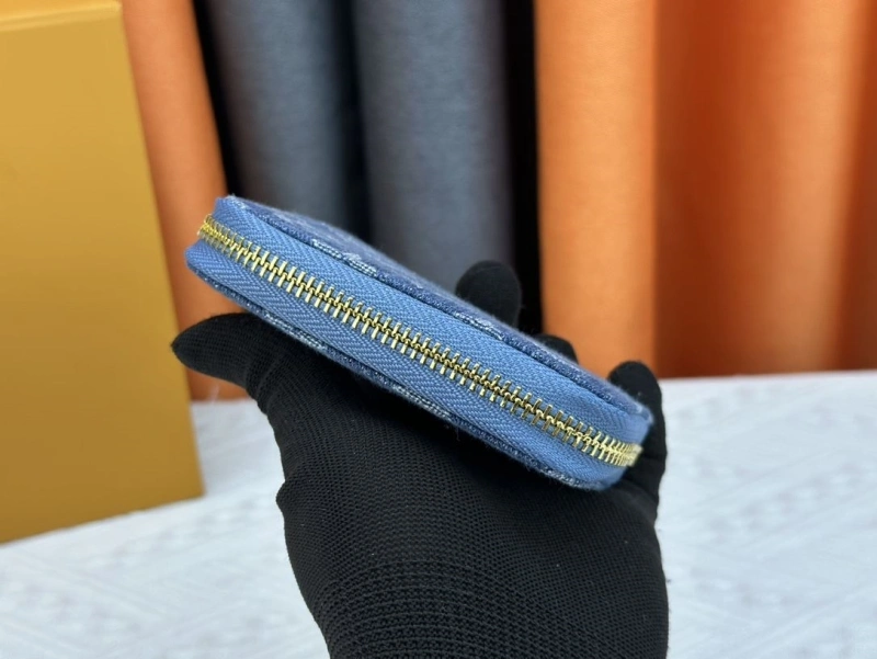 LV Wallets 4233G-0567