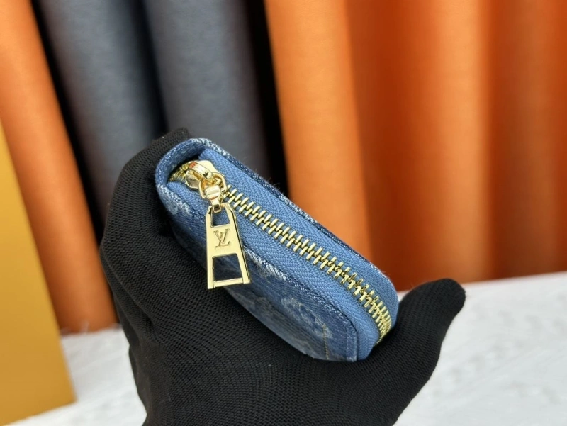 LV Wallets 4233G-0567