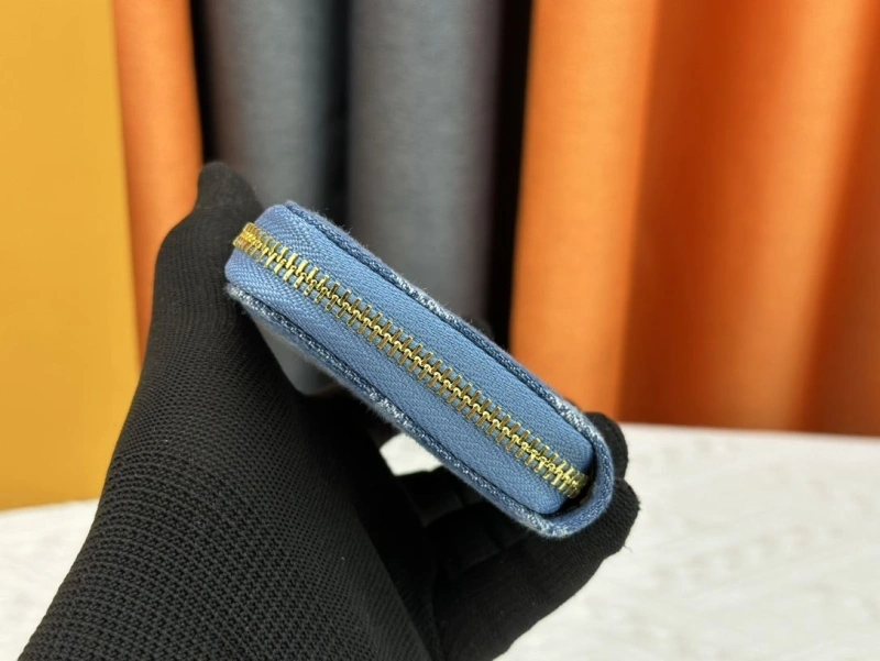 LV Wallets 4233G-0567