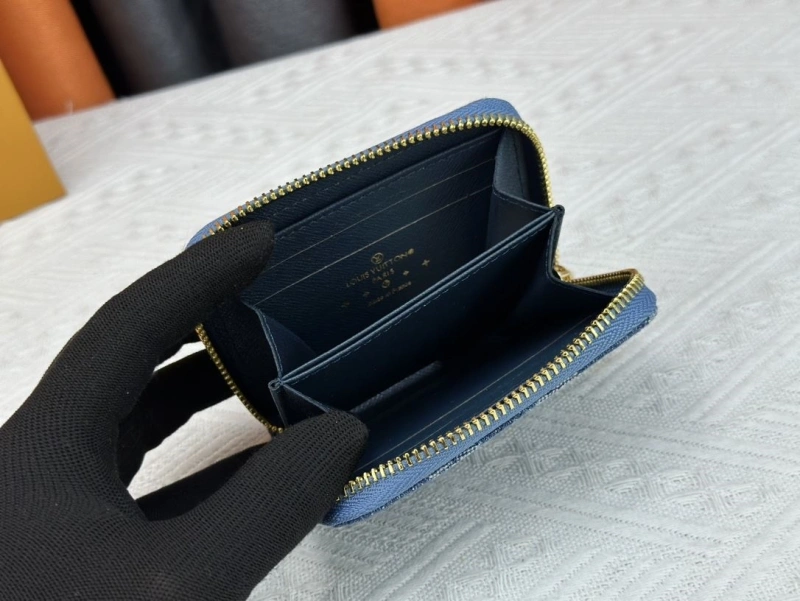LV Wallets 4233G-0567