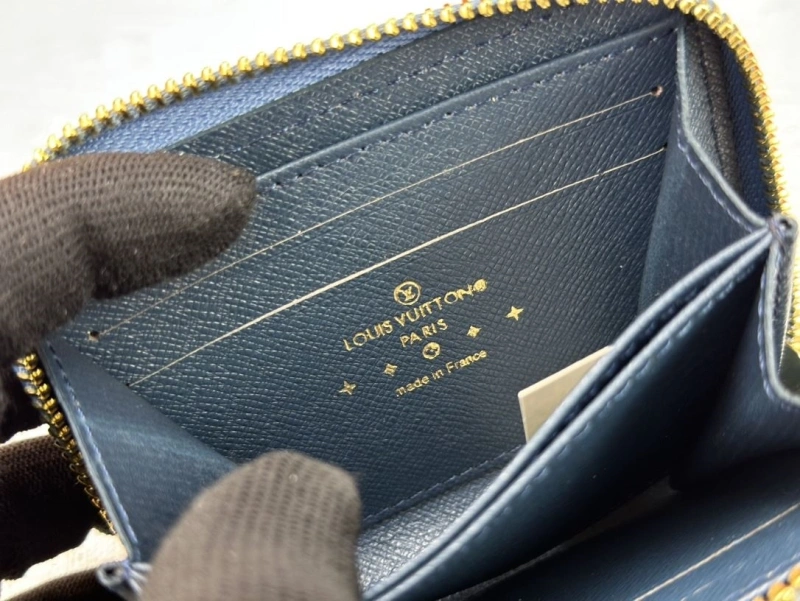 LV Wallets 4233G-0567