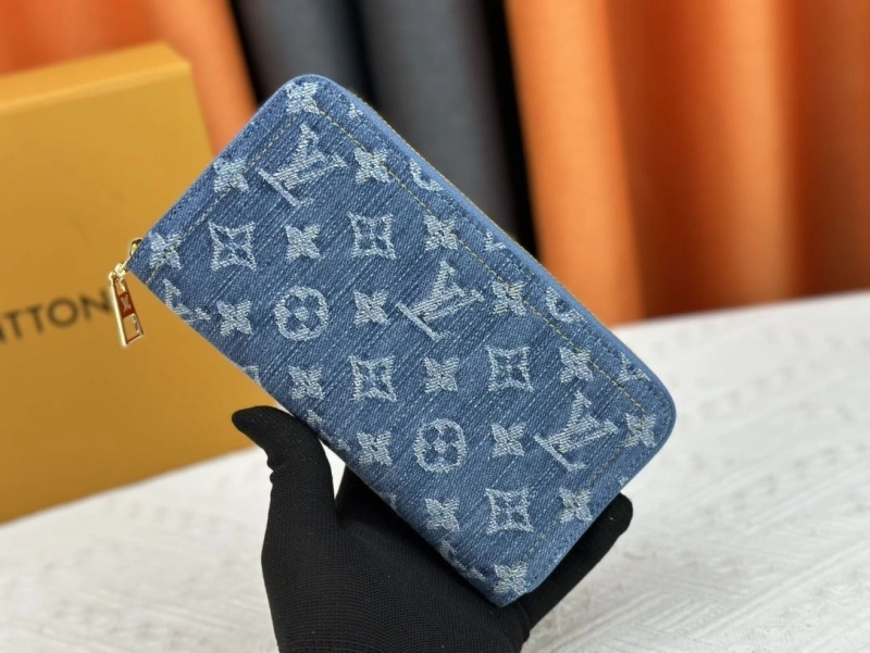 LV Wallets 4233G-0568