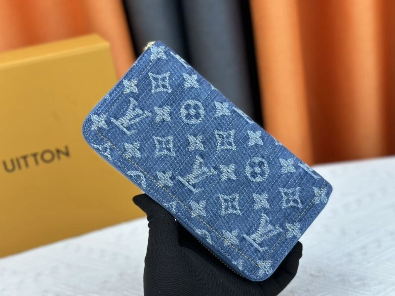 LV Wallets 4233G-0568