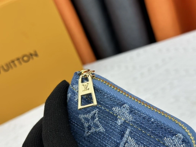 LV Wallets 4233G-0568