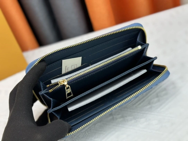 LV Wallets 4233G-0568