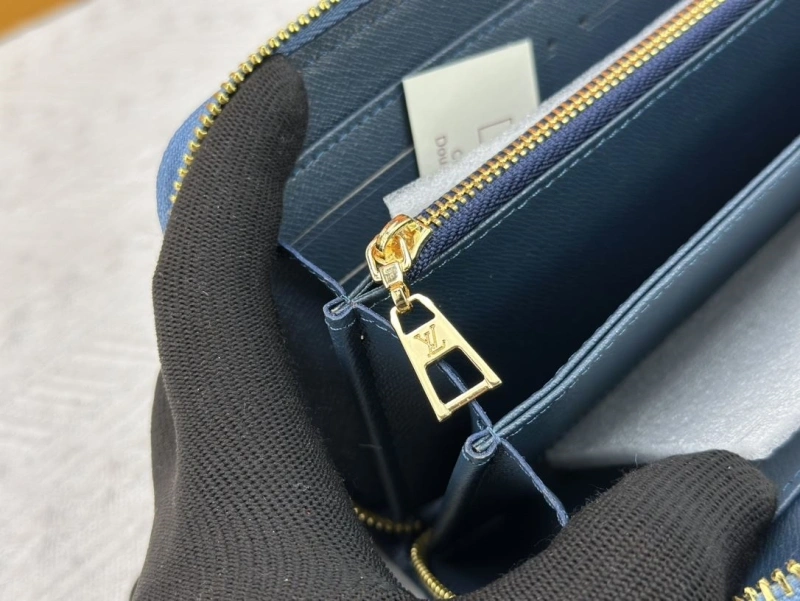 LV Wallets 4233G-0568